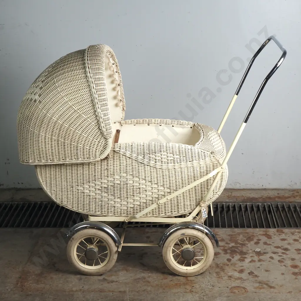 Vintage Cane Baby's Pram w Metal Frame Image 1++