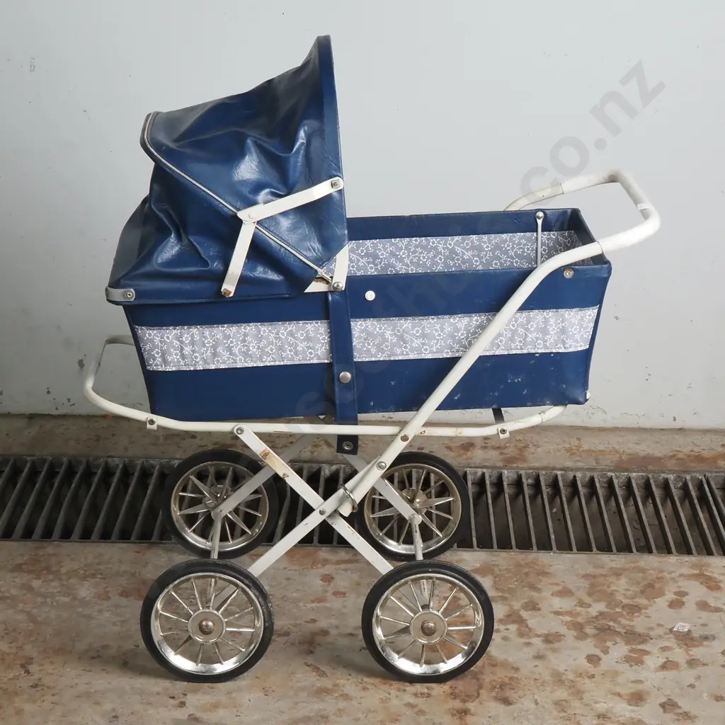 Vintage Dolls Pram w Blue Vinyl Body, Patterned Lining & a Metal Chassis. Circa 1960 Image 1++