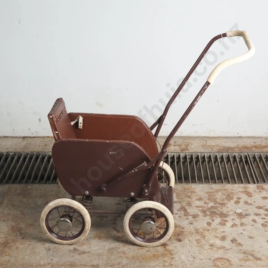 Vintage Dolls Pushchair w Ply Sides, Wooden Footrest & Upholstered in Vinyl Image 1++