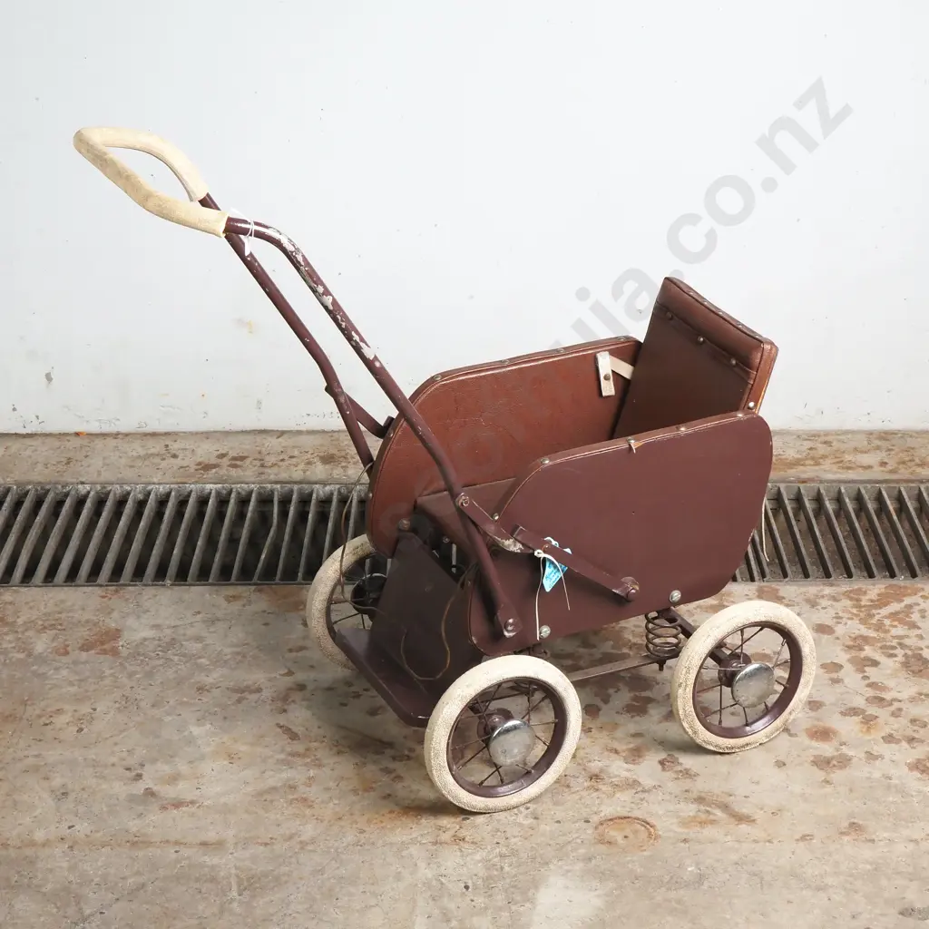 Vintage Dolls Pushchair w Ply Sides, Wooden Footrest & Upholstered in Vinyl Image 1++