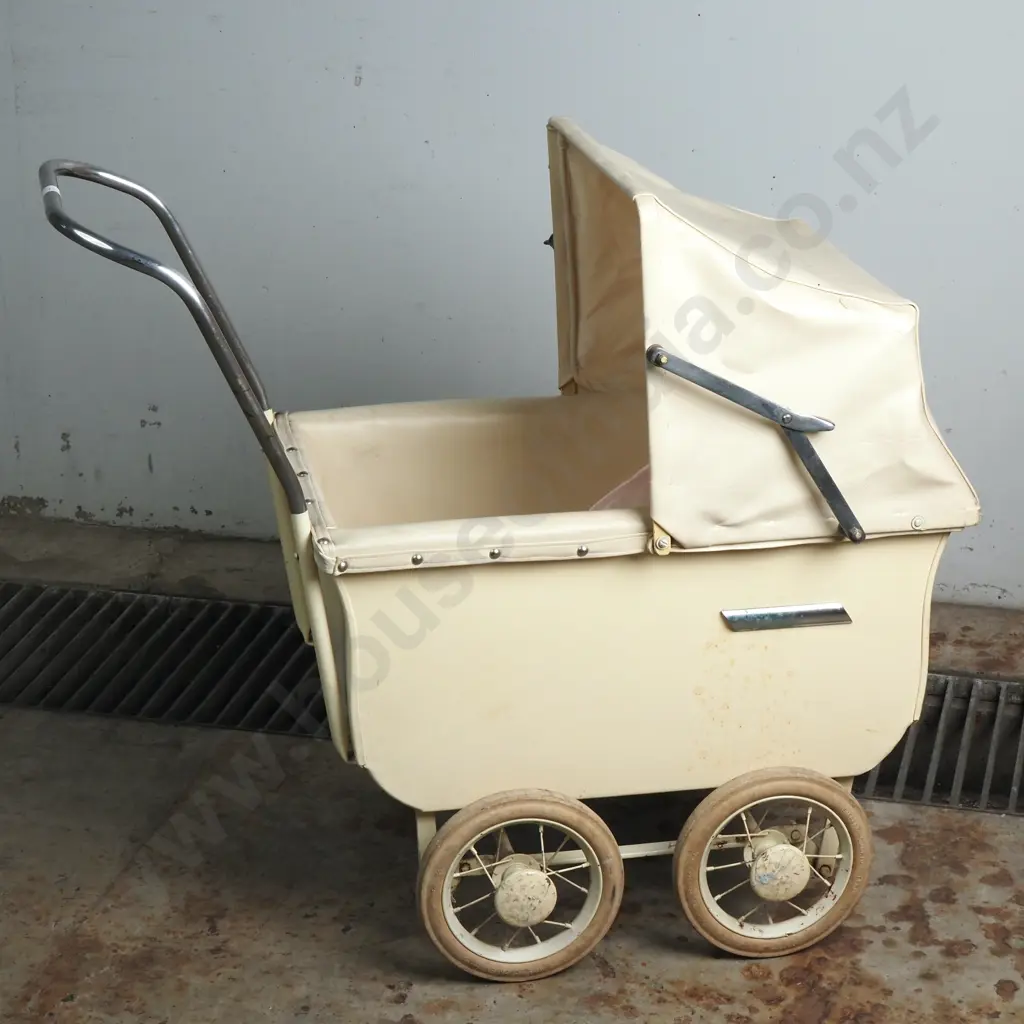 Vintage Baby Pram w Deep Metal Body & Foldable Handle Image 1++