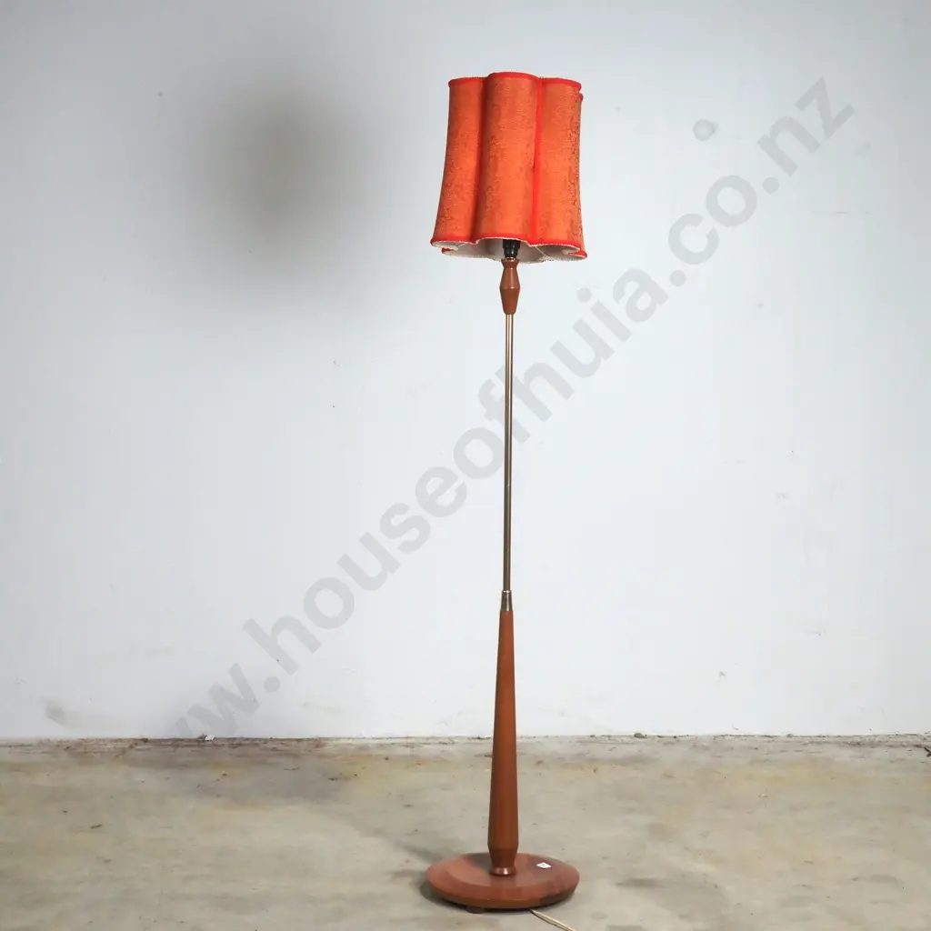 Mid Century Standard Lamp w Metal & Wood Stem & Quatrefoil Shaped Lamp  Image 1++