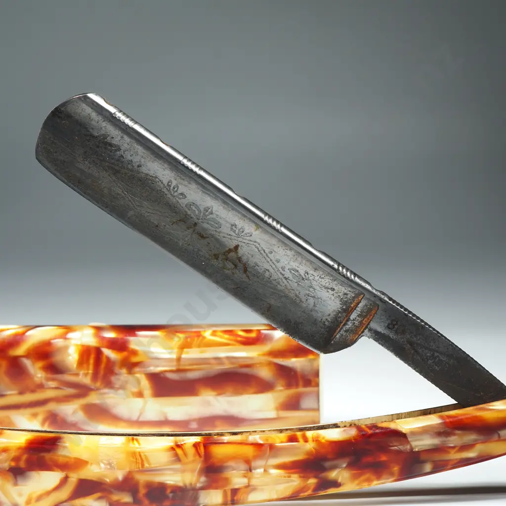 Marbled Modoso Gold Cut-Throat Straight Blade Razor - Matching Case Image 1++