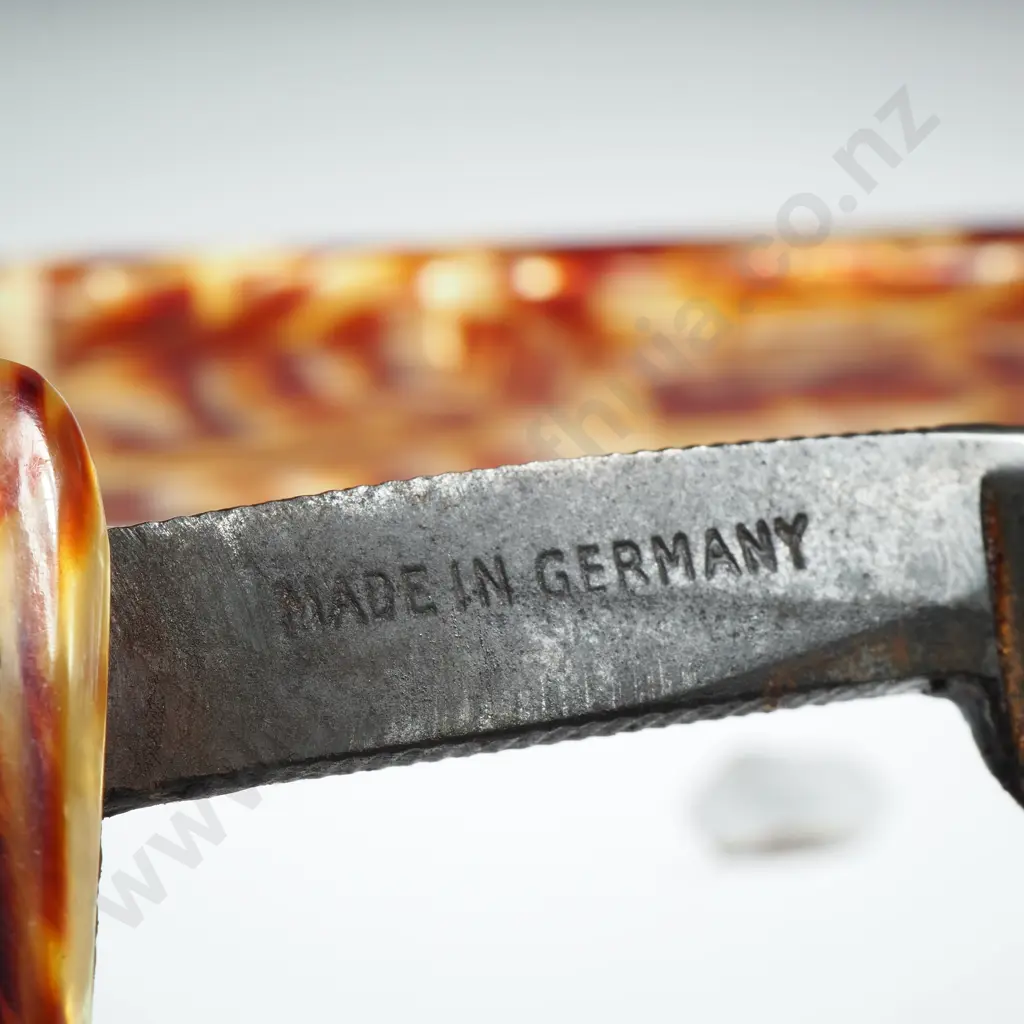 Marbled Modoso Gold Cut-Throat Straight Blade Razor - Matching Case Image 1++