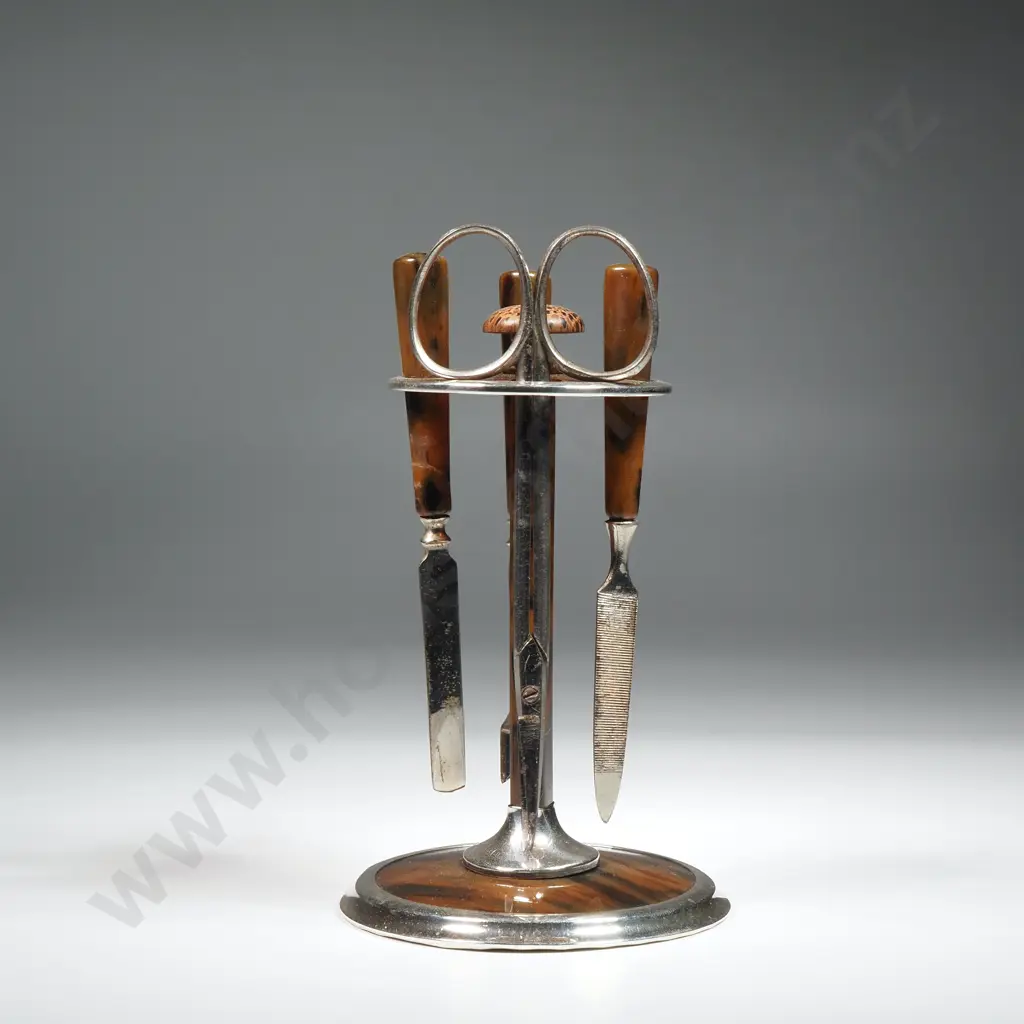 Sterling Silver & Tortoiseshell Manicure Stand Image 1++