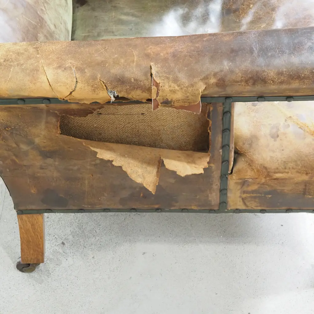 Arts & Crafts Style Oak & Leather Fireside Chair Image 1++