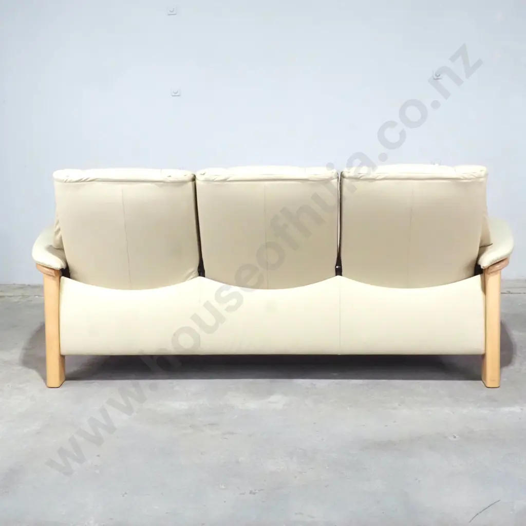 Stressless Windsor Three Seater Sofa with natural timber frame & Individually Reclining Seats. Retail $12,999 Image 1++