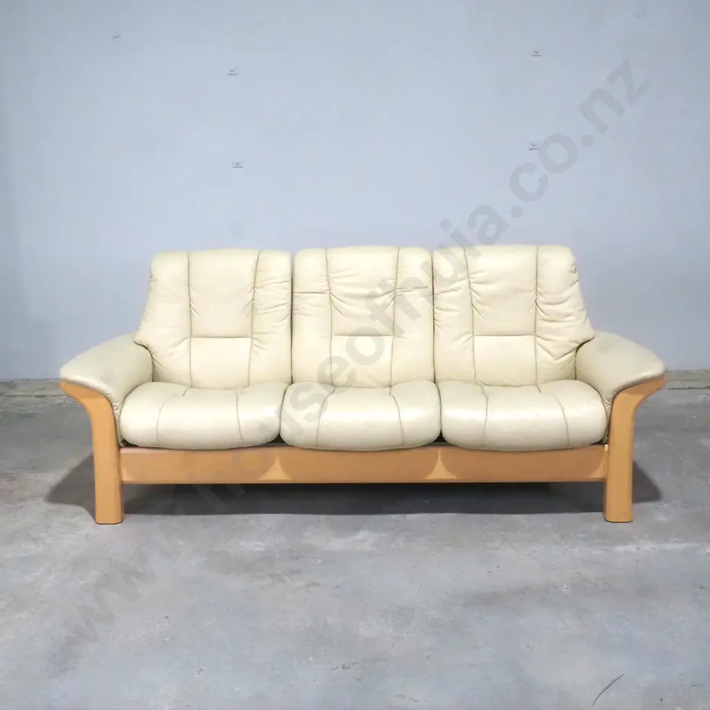 Stressless Windsor Three Seater Sofa with natural timber frame & Individually Reclining Seats. Retail $12,999 Image 1++