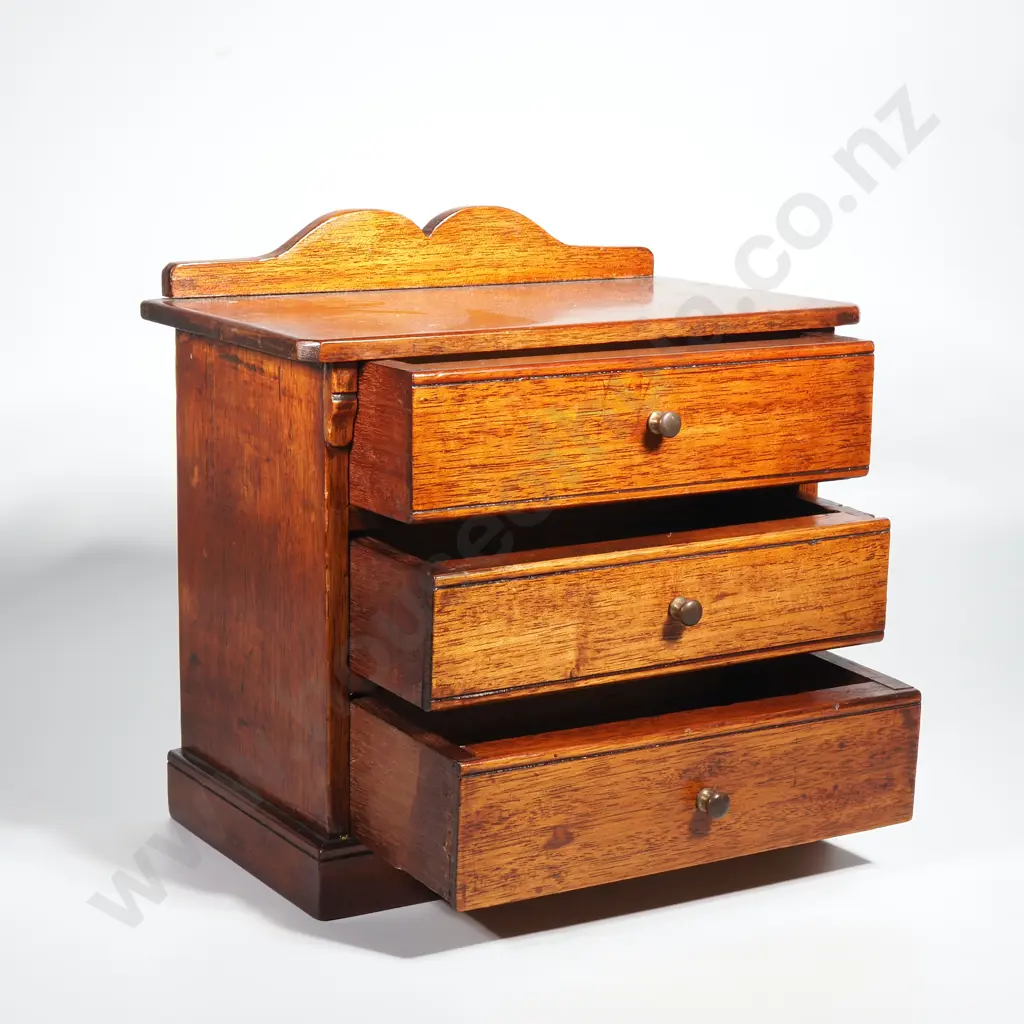 Mahogany Three Drawer Apprentice Chest Jewellery Box Image 1++
