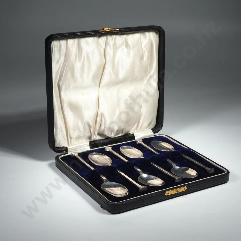 Cased Set of Sterling Silver Teaspoons Image 1++
