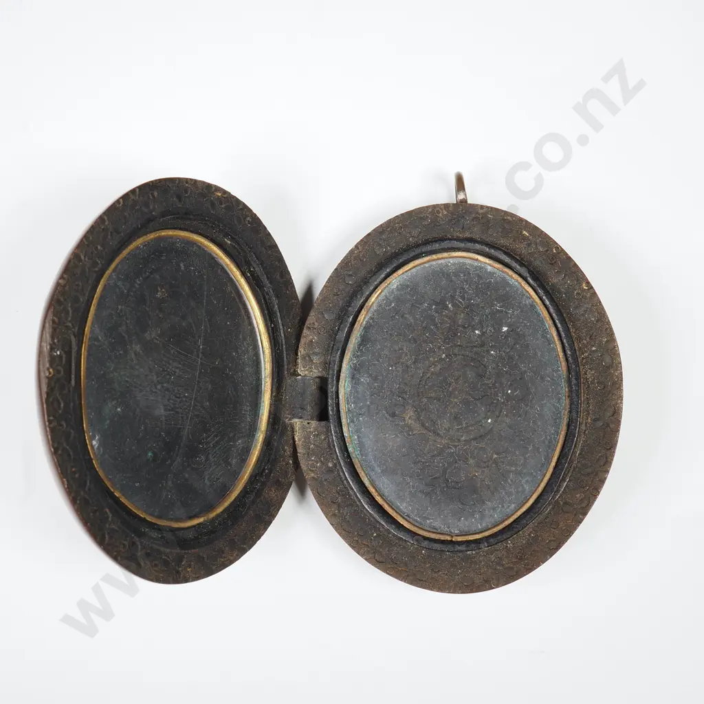 Victorian Lava Cameo Photo Locket Image 1++