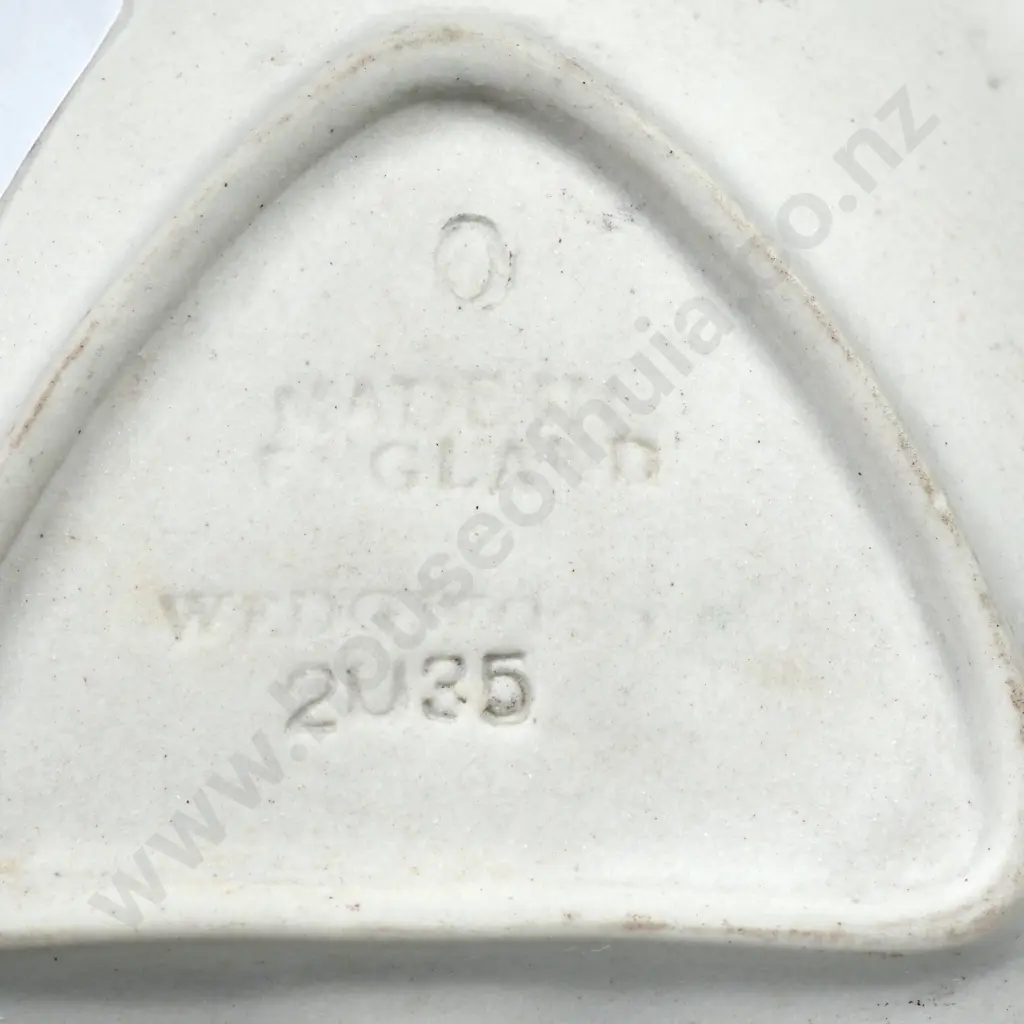 Three Crimson Wedgewood Card Dishes Image 1++