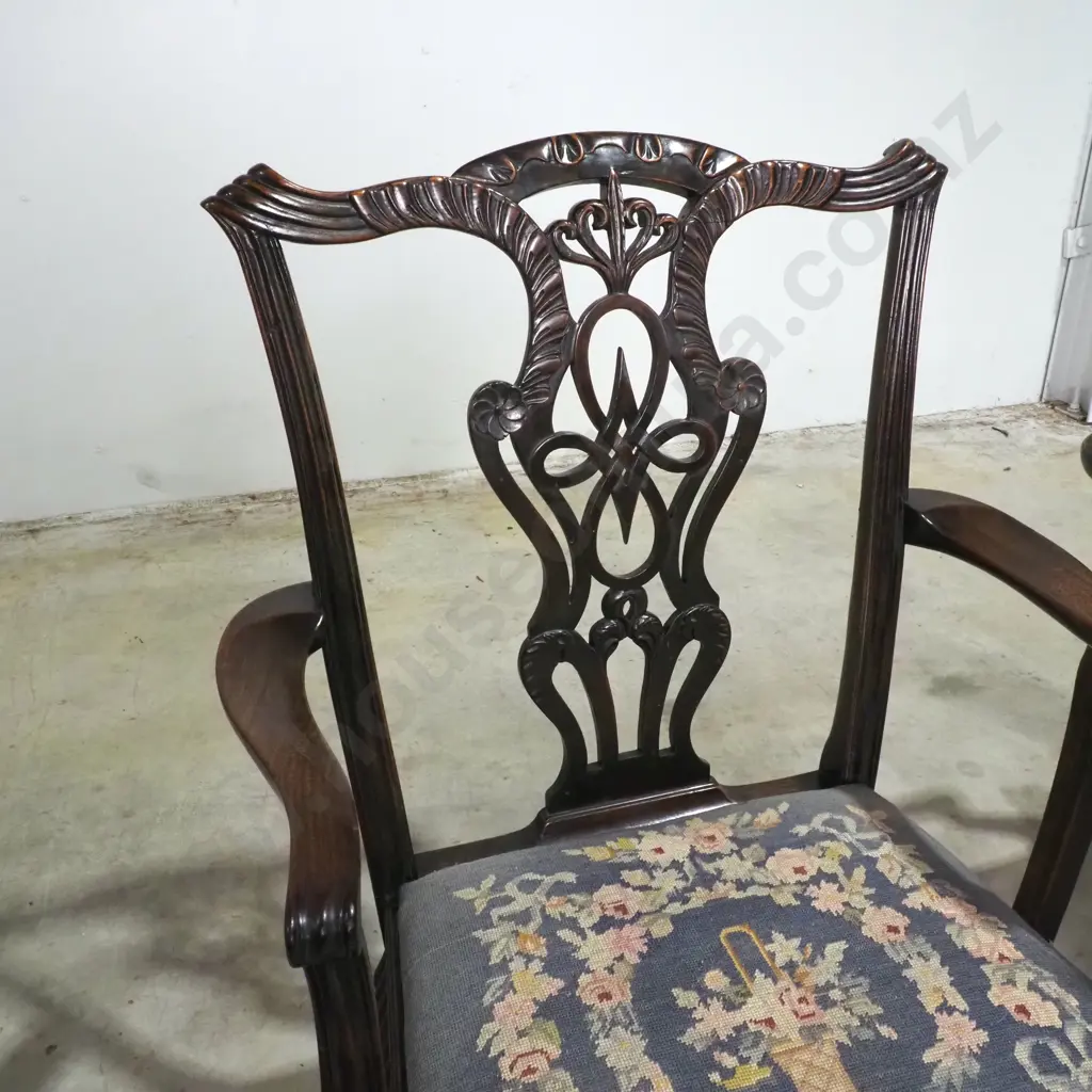 Magnificent Set of Eight Antique Mahogany Dining  Chairs in the Chippendale Style Comprising Two Carvers & Six Chairs Image 1++