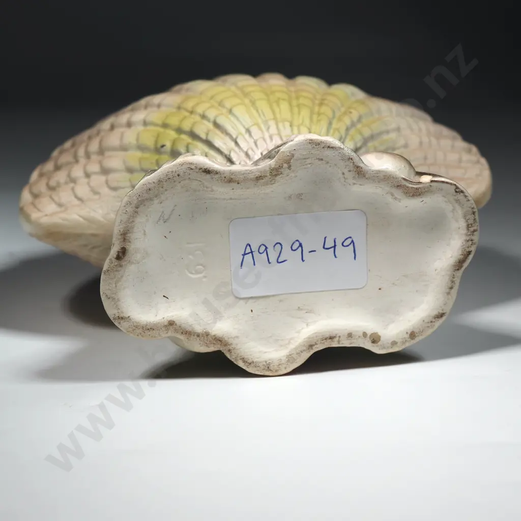 Crown Lynn Shape 631 Shell Vase Image 1++