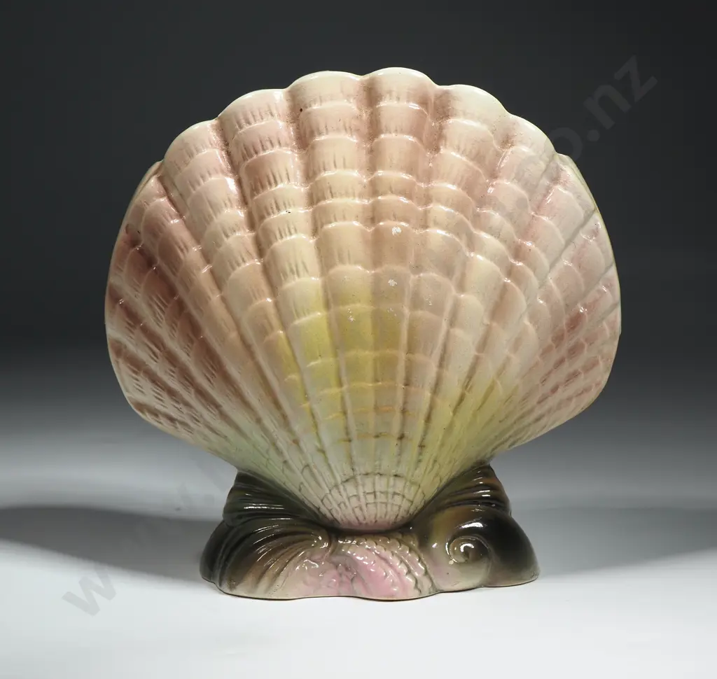 Crown Lynn Shape 631 Shell Vase Image 1++