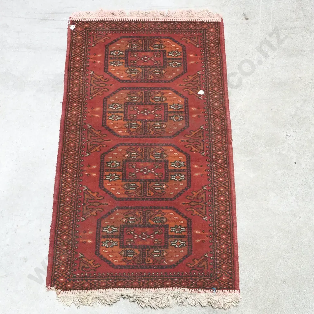 Small Persian Style Floor Rug w Elephant Foot Decoration Image 1++
