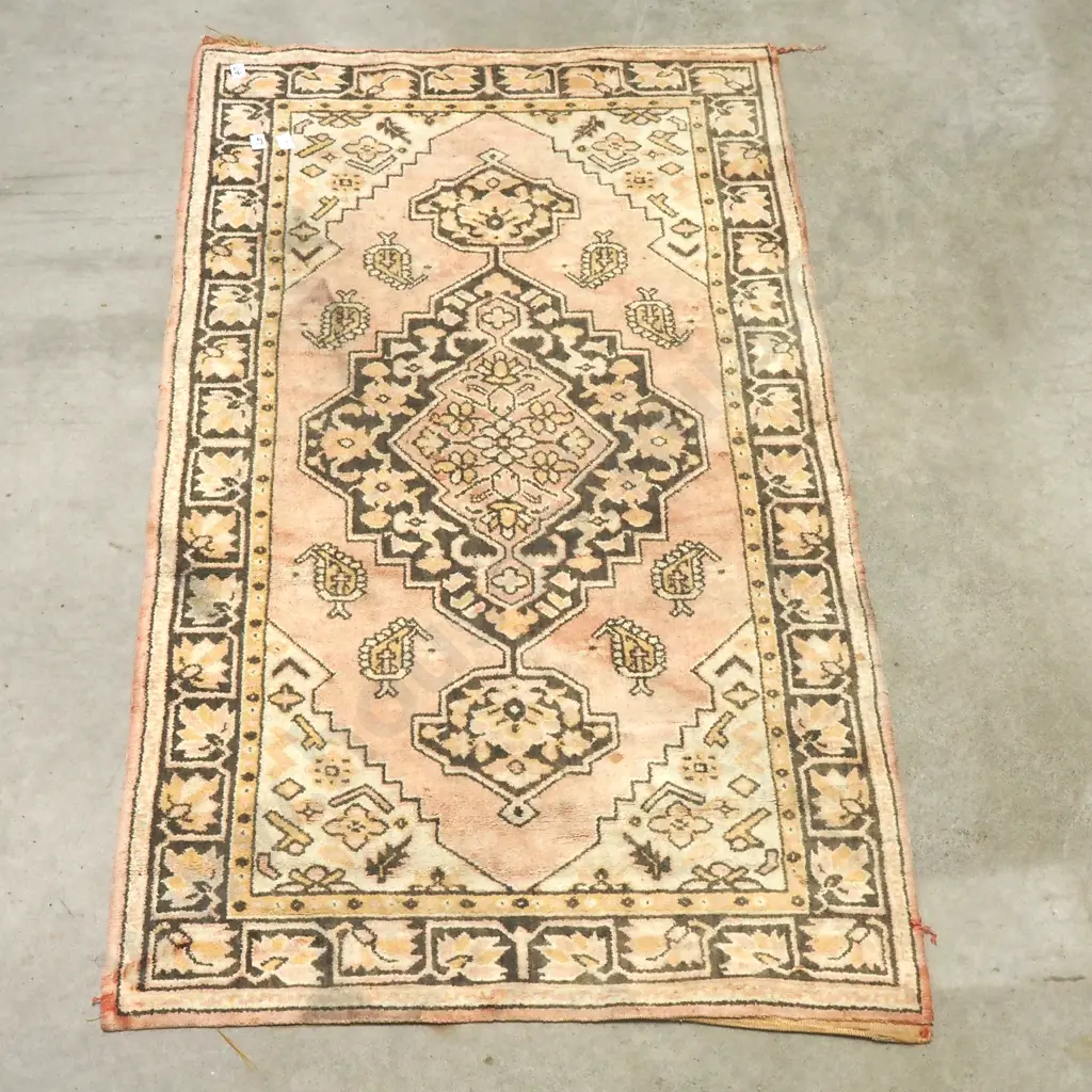 Vintage Small Floor Rug Image 1++