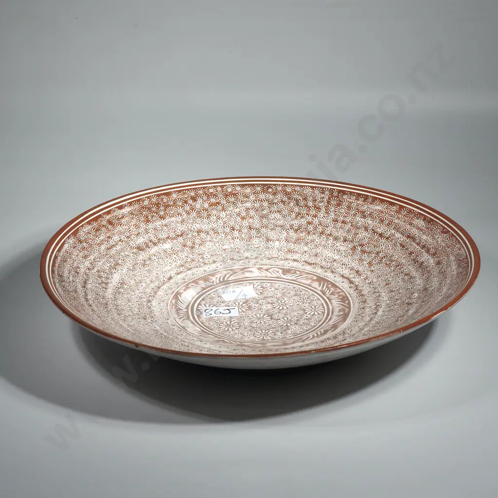 Keum Sun Lee Deep  Terracotta Shallow Footed Dish w Allover White Slip & Daisy Pattern on a Brown Ground Image 1++
