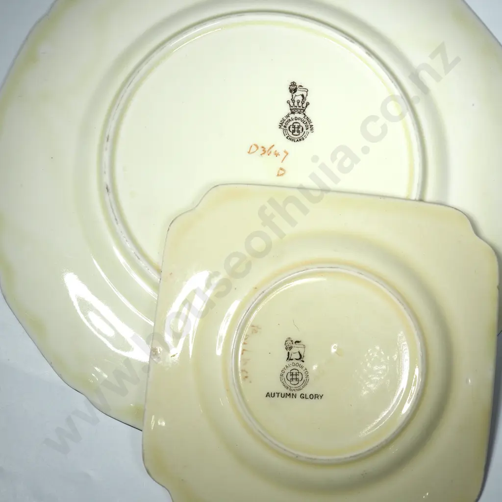 Royal Doulton Small 'Autumn Glory' Side Plate & a Country Scene Plate Image 1++
