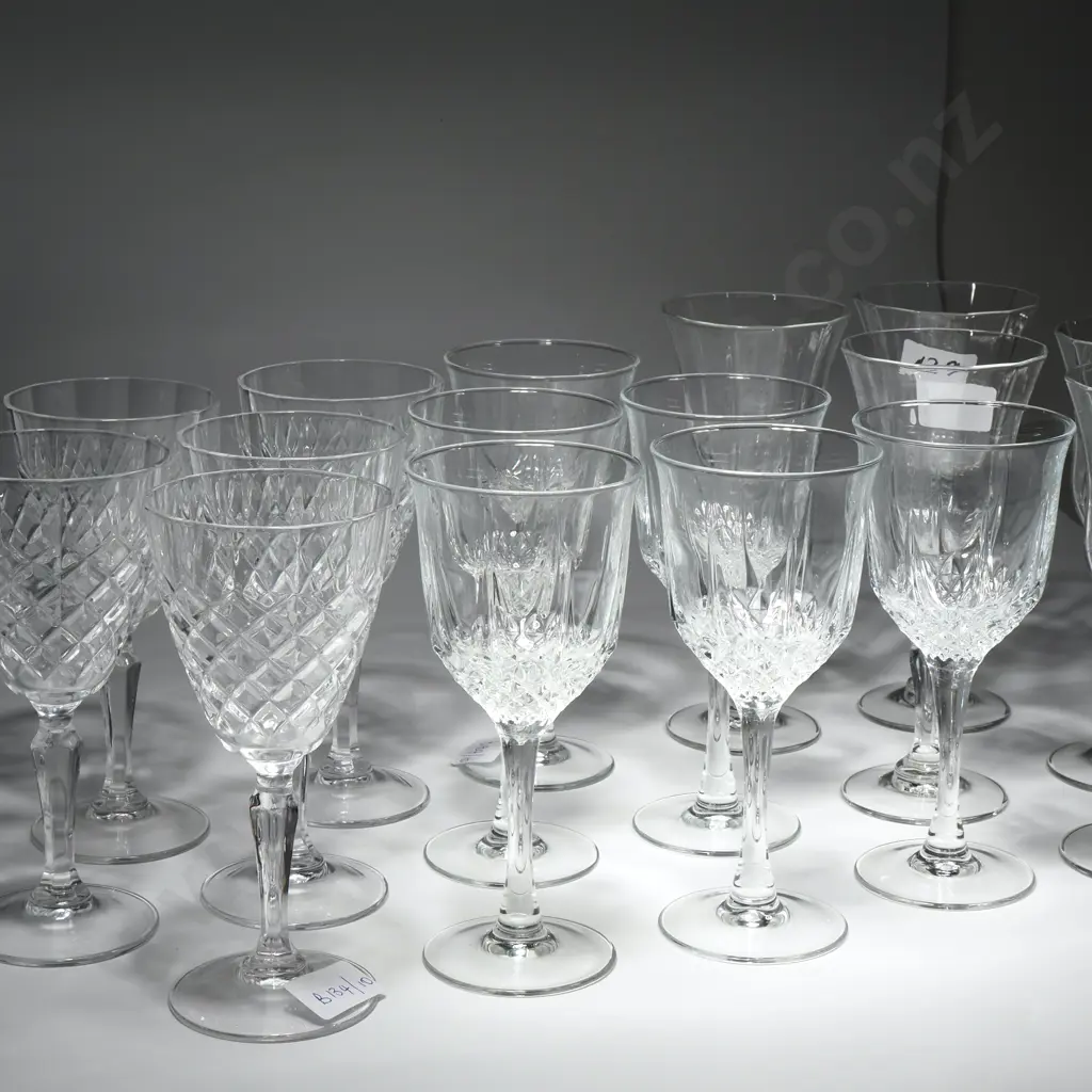 Six Cristal d'Arques White Wine Glasses, Six Cristal d'Arques Longchamp Wine Glasses & Fiver Stemmed Wine Glasses Image 1++