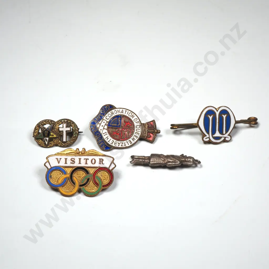 Assorted Vintage Badges Image 1++