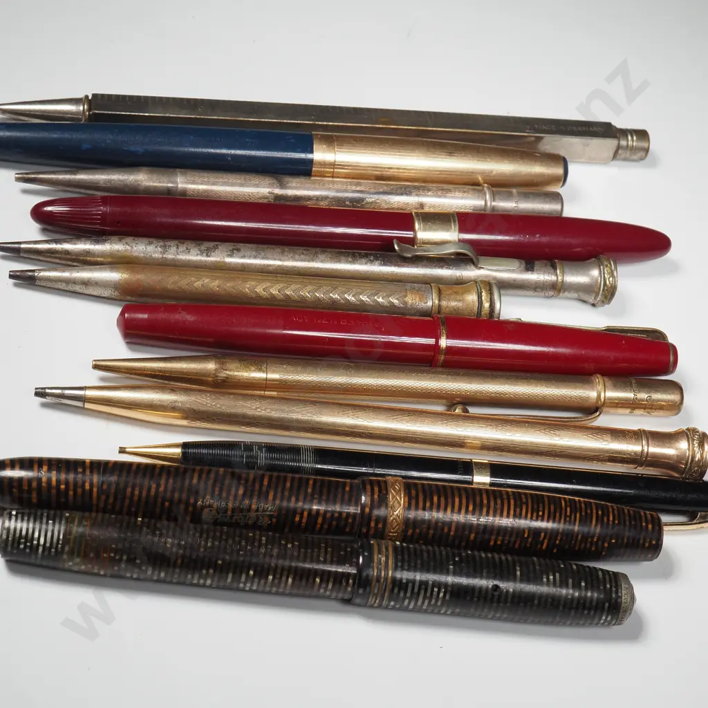 Large Assorted lot of Fountain Pens  Image 1++