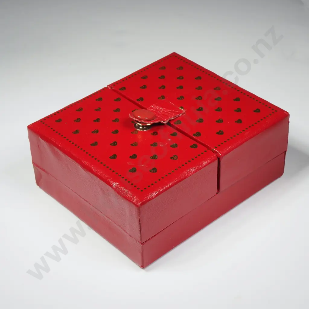 Four Costume Jewellery Rings in a Ring Box Image 1++