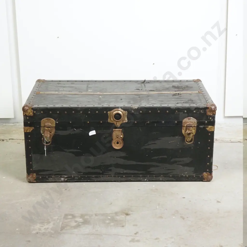Vintage Steamer Trunk w Brass Hardware Image 1++