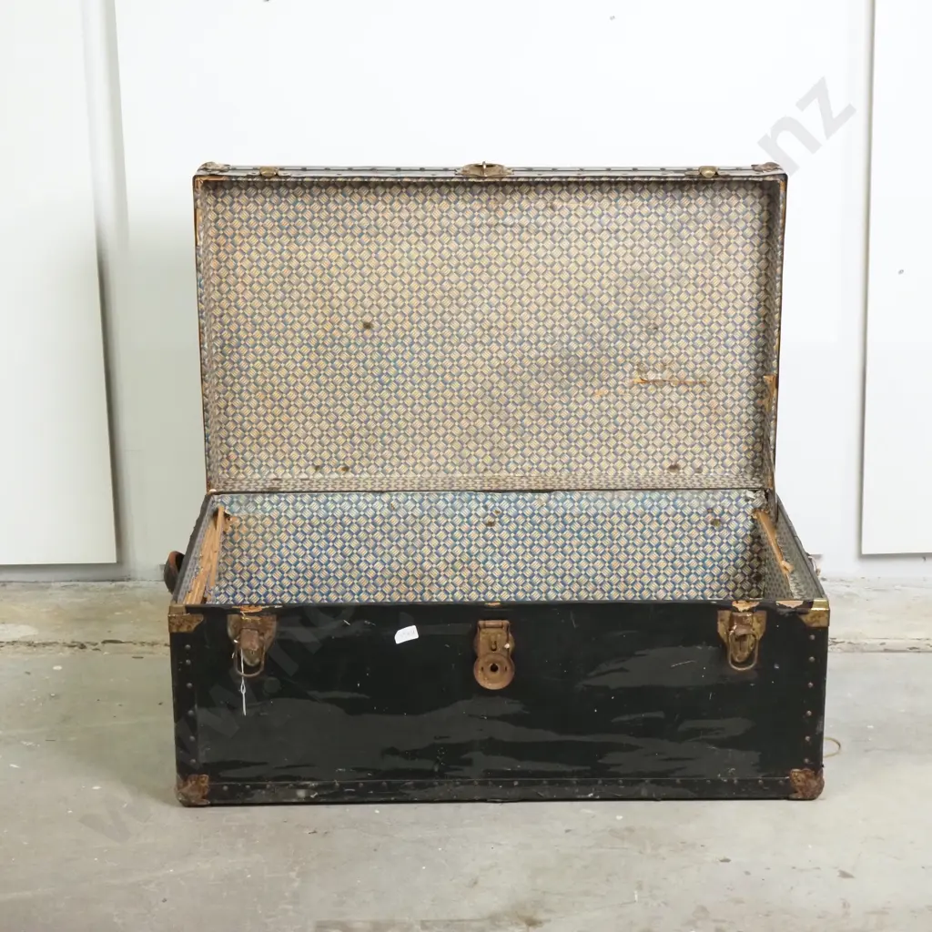 Vintage Steamer Trunk w Brass Hardware Image 1++