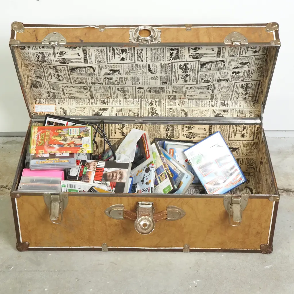 Vintage Trunk (a/f) Image 1++