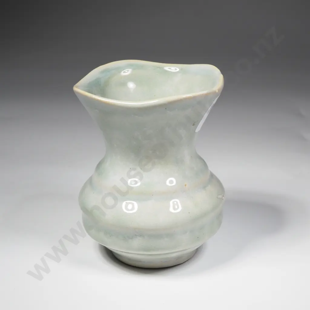 Small Crown Lynn Vase w Mottled Green Glaze & Fraction Marks To Base 13/1 B Image 1++