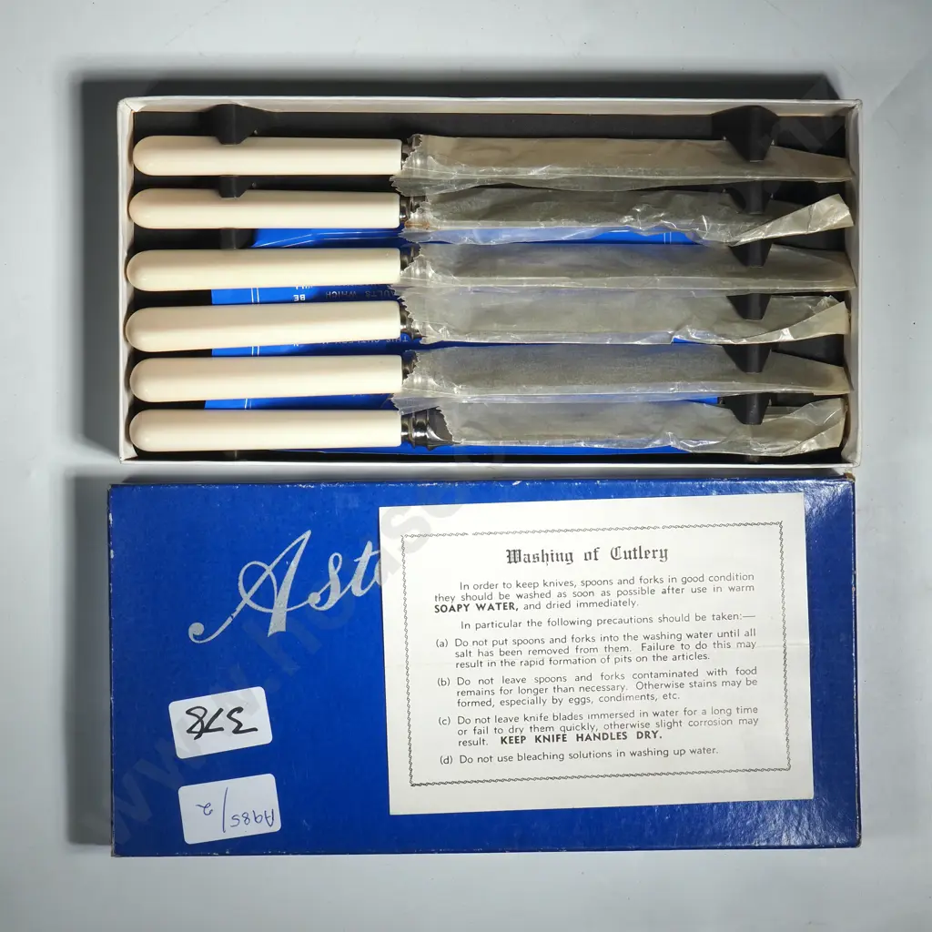 Set Of Six Astoria Bone Handled Dinner Knives Image 1++