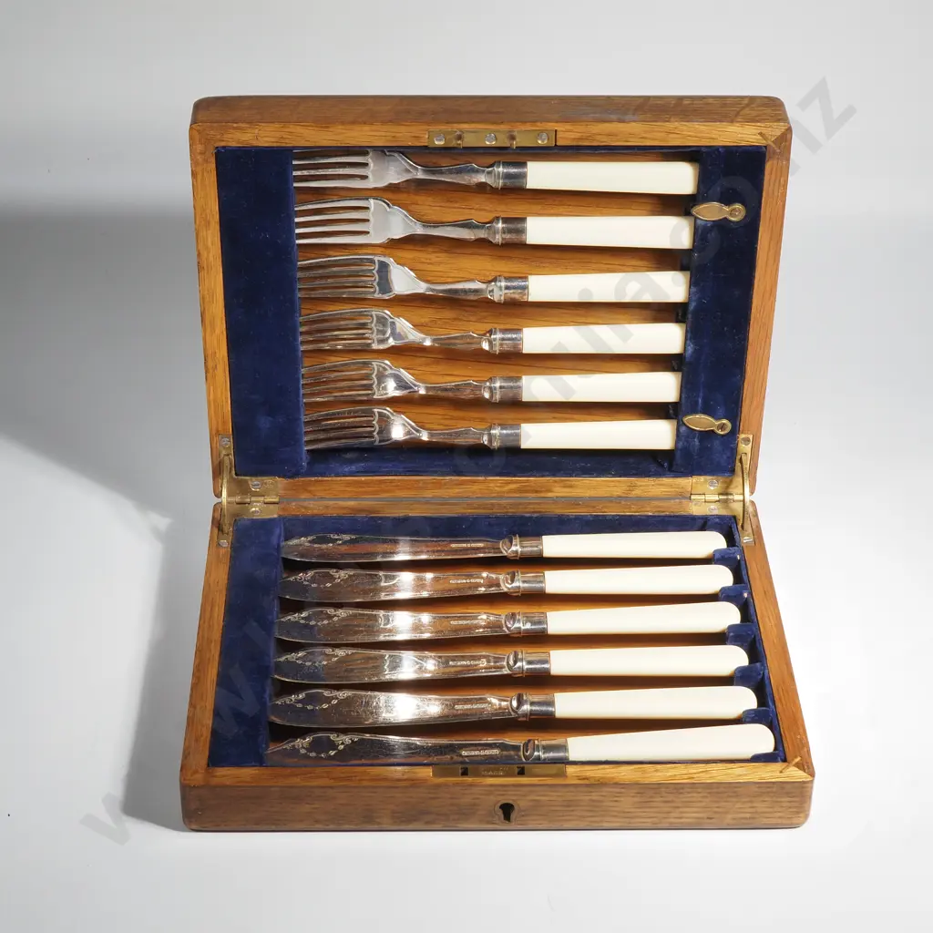 Vintage Set Of Six Bone Handles EP Fish Knives & Forks In Quality Oak Box Image 1++