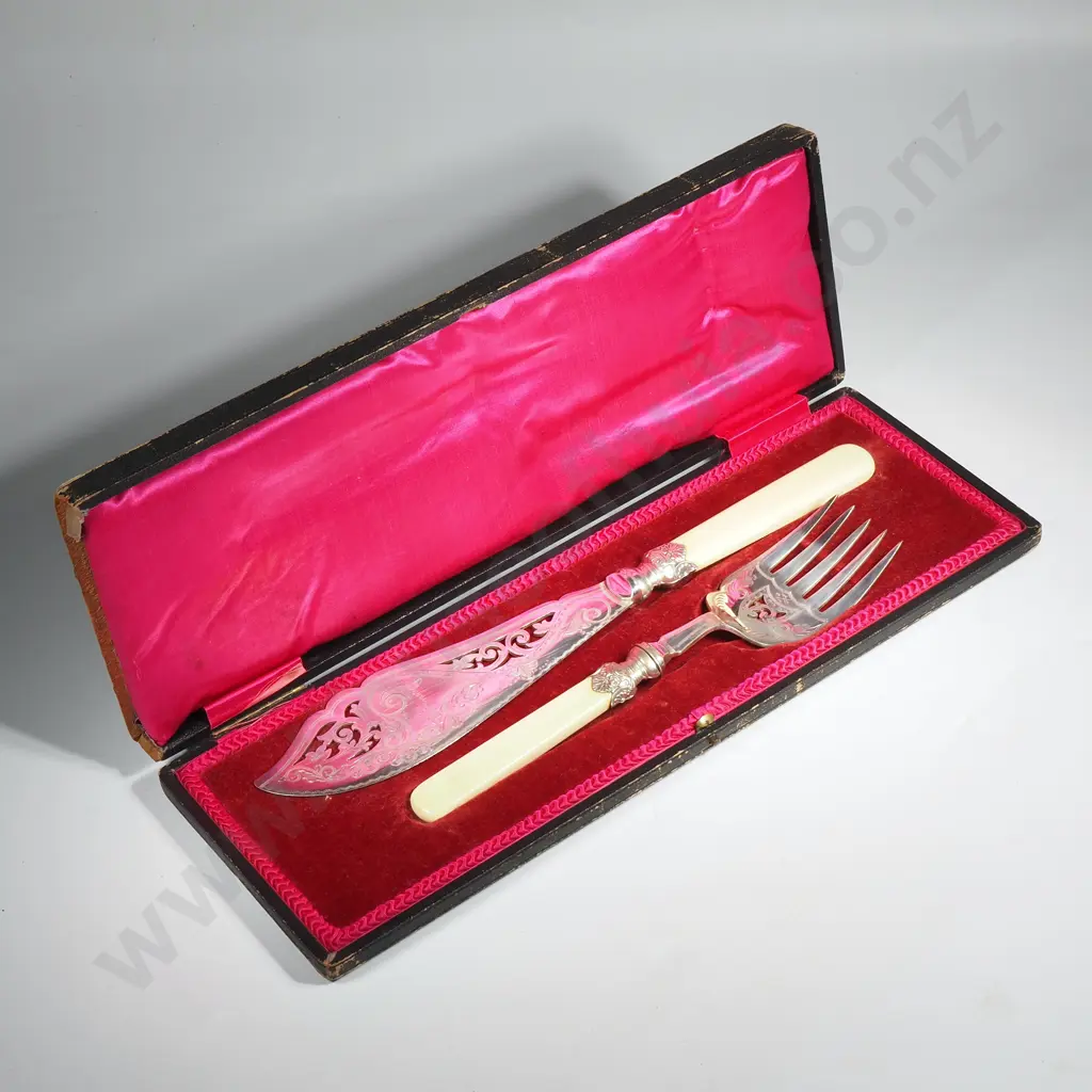 Antique Ornate Boxed Silver Plated Fish Servers. As New Image 1++