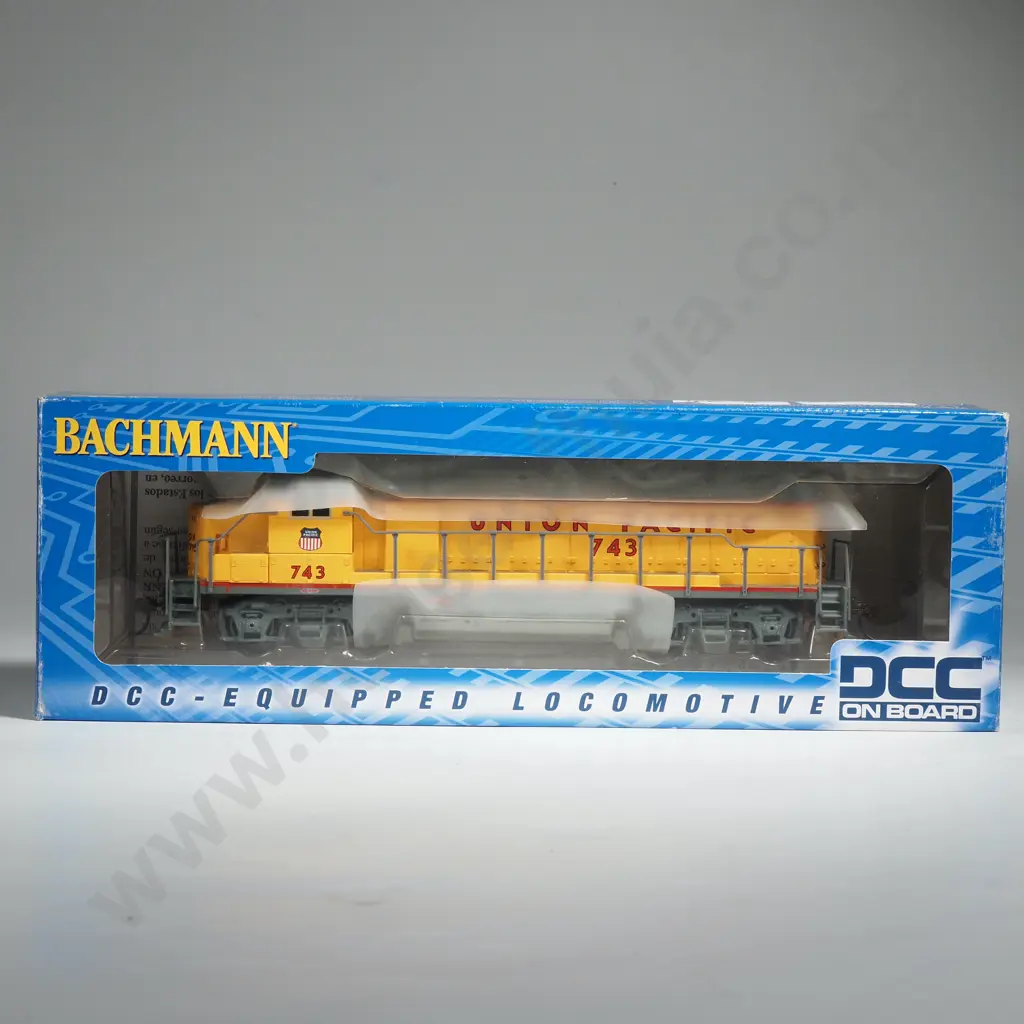 Bachmann DCC -Equipped Locomotive HO GP35 Diesel Loco Union Pacific #743 Image 1++
