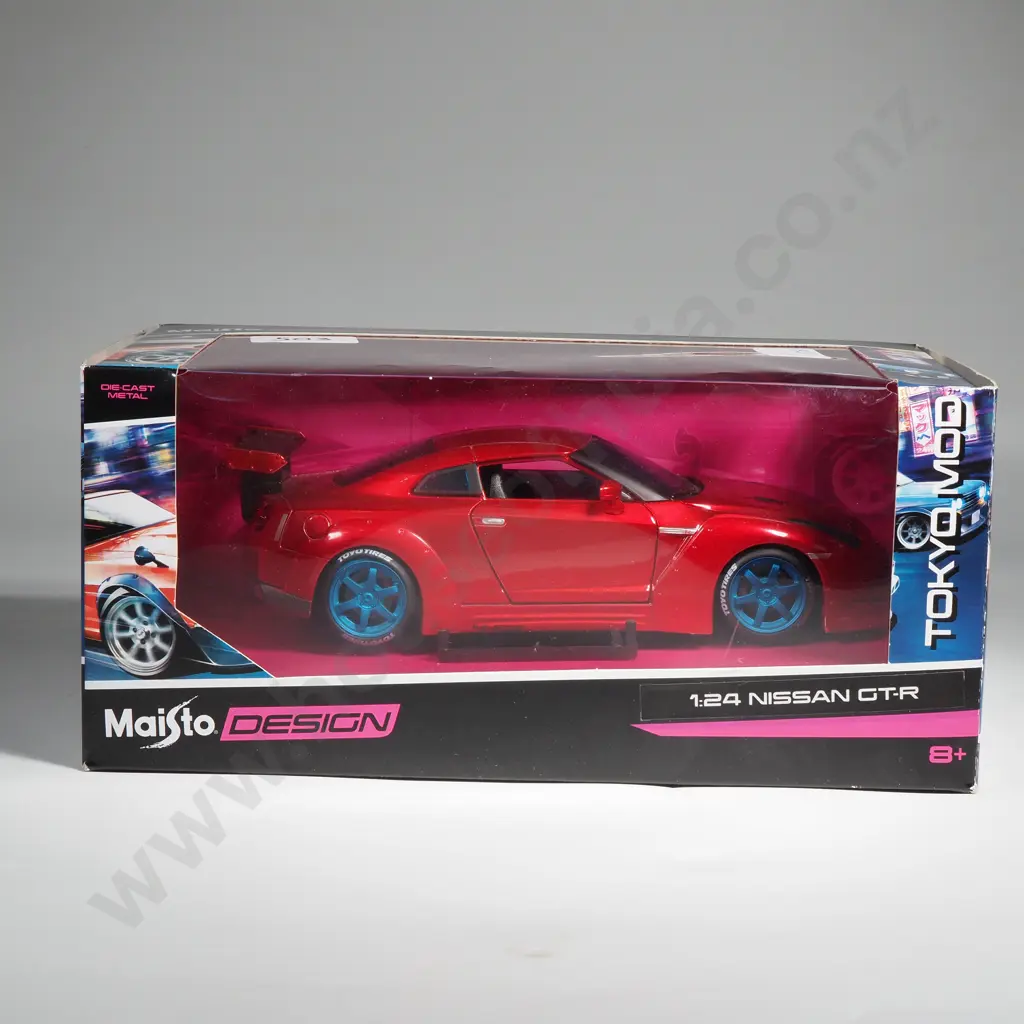 Nissan GT-R 1:24 Image 1++