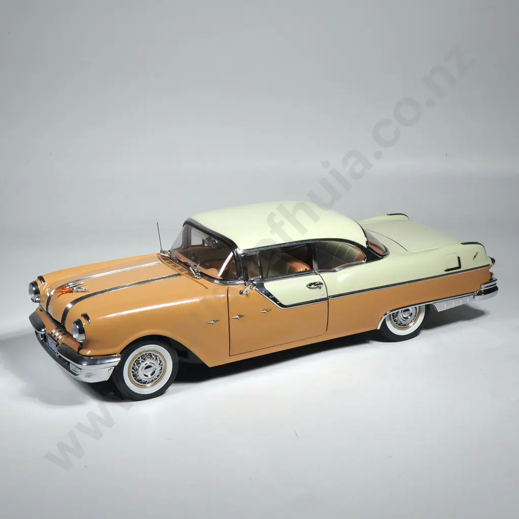 1955 Pontiac Star Chief Hard Top 1:18 Image 1++