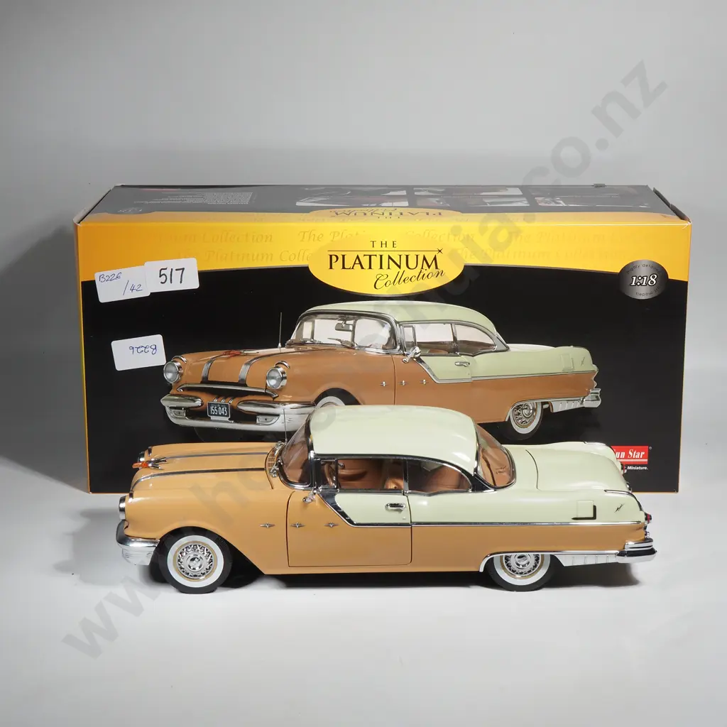 1955 Pontiac Star Chief Hard Top 1:18 Image 1++