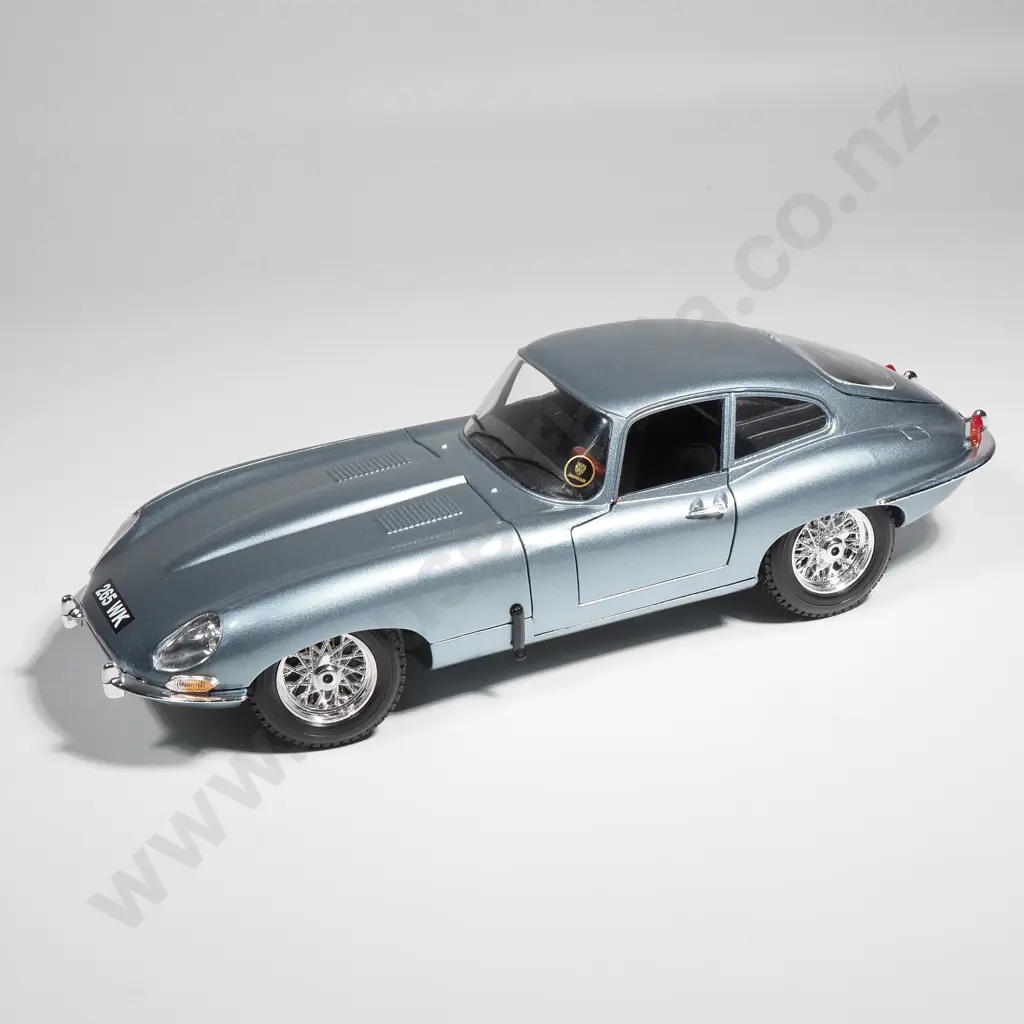 Jaguar E-Type Coupe 1:18 Image 1++