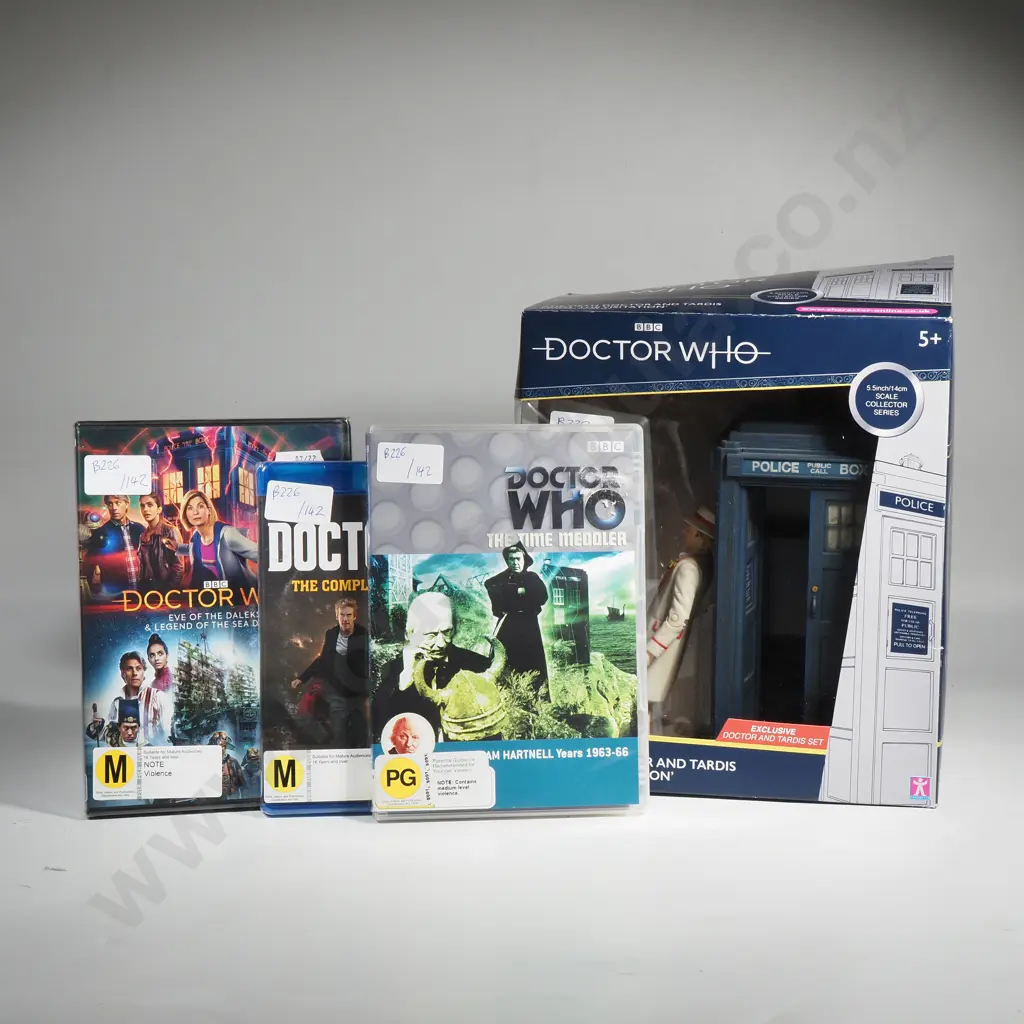 Doctor Who Phone Box & Figure With Three DVD'S Image 1++