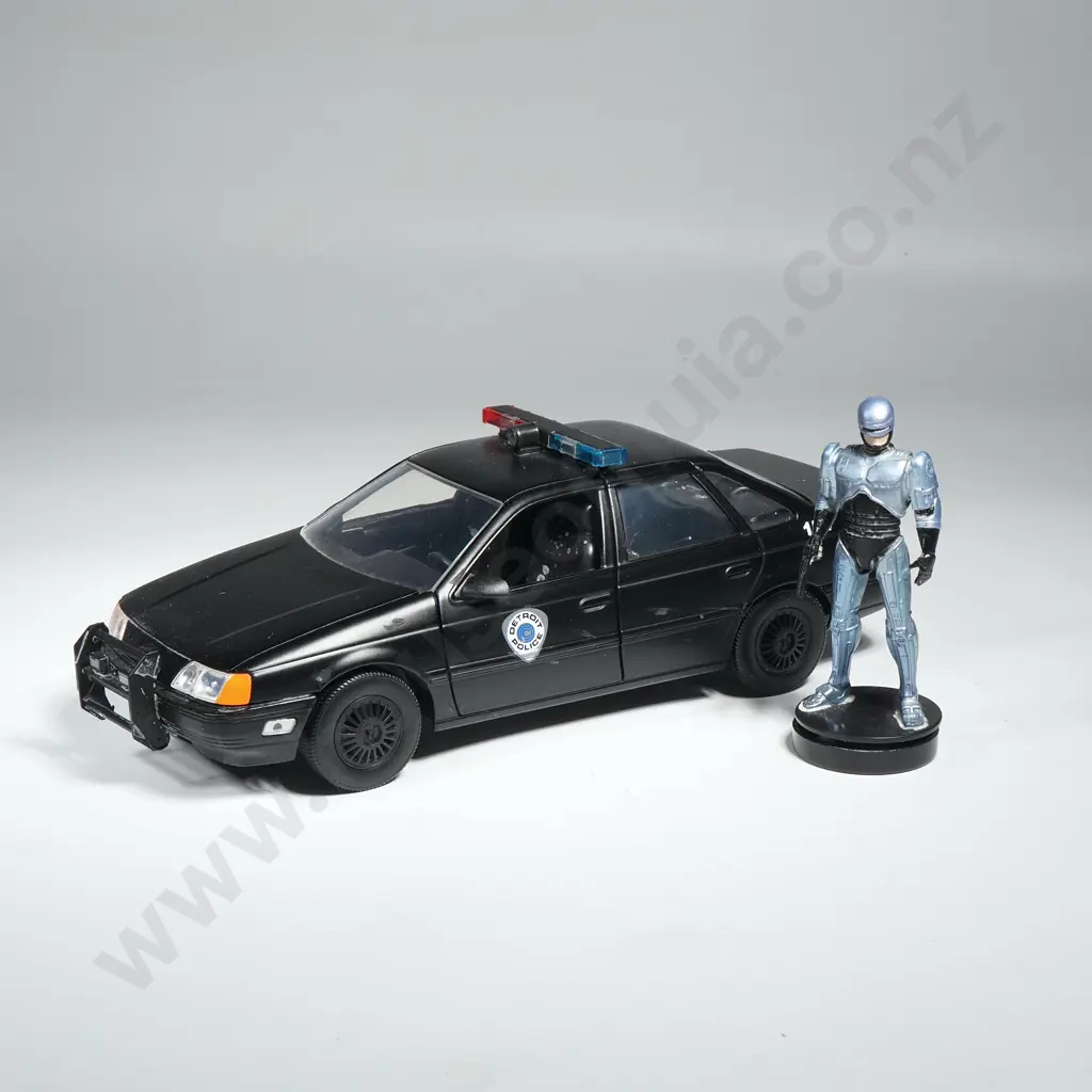 RoboCop & OCP Ford Taurus Image 1++