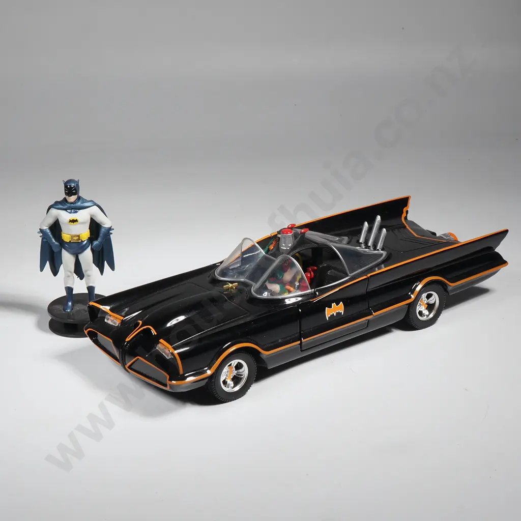 Batmobile & Figures Image 1++