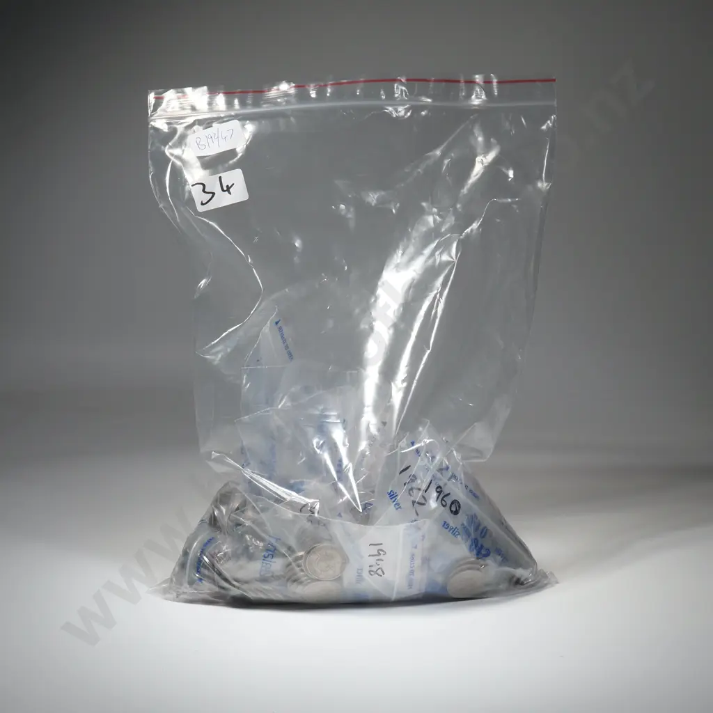 3.15 KG of New Zealand Post- 1947 Shillings - Bagged by Year Image 1++