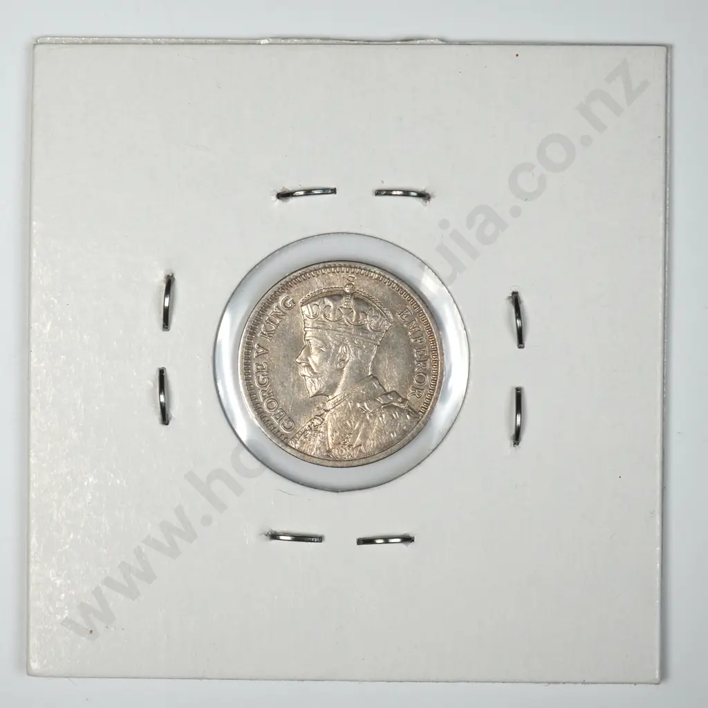 1934 New Zealand Threepence - Better Grade w Die Crack Image 1++