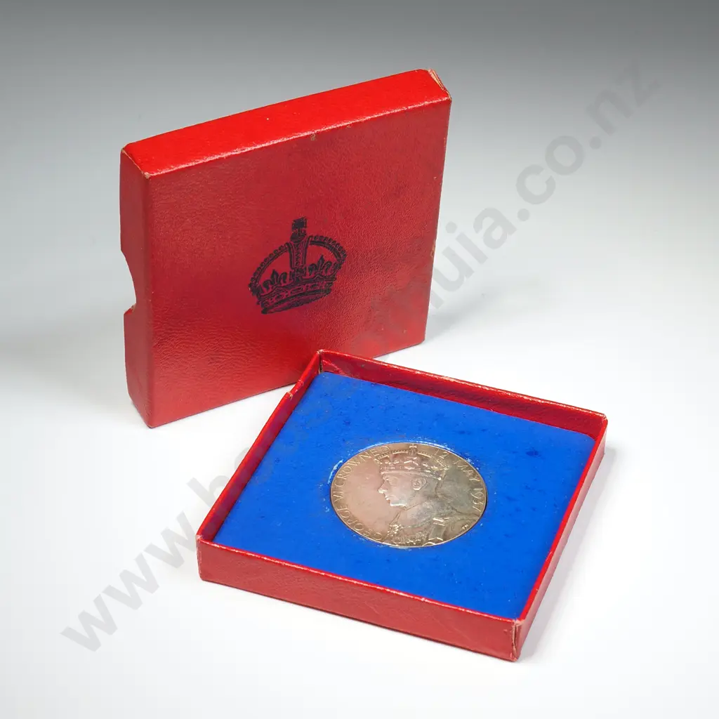 Cased 1937 Sterling Silver Coronation Medallion Image 1++