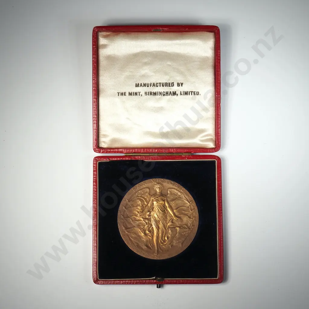 Cased 1914-1919 George V Pax Victoris European War Medal  Image 1++