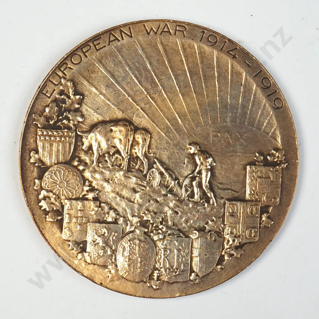 Cased 1914-1919 George V Pax Victoris European War Medal  - Small Size Image 1++