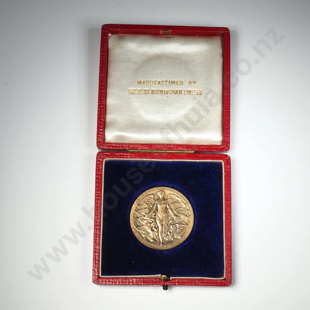 Cased 1914-1919 George V Pax Victoris European War Medal  - Small Size Image 1++