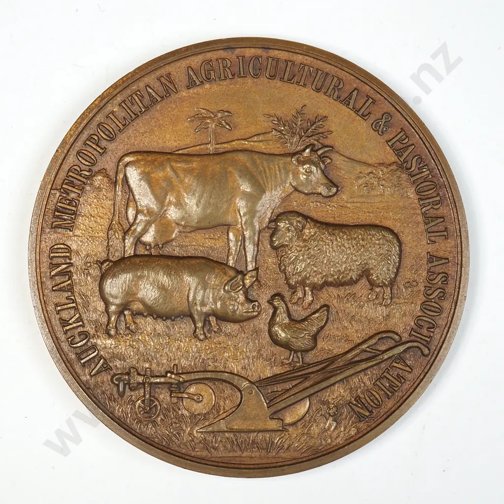 Cased Auckland A & P Medal - 1939 to CL hunter Image 1++