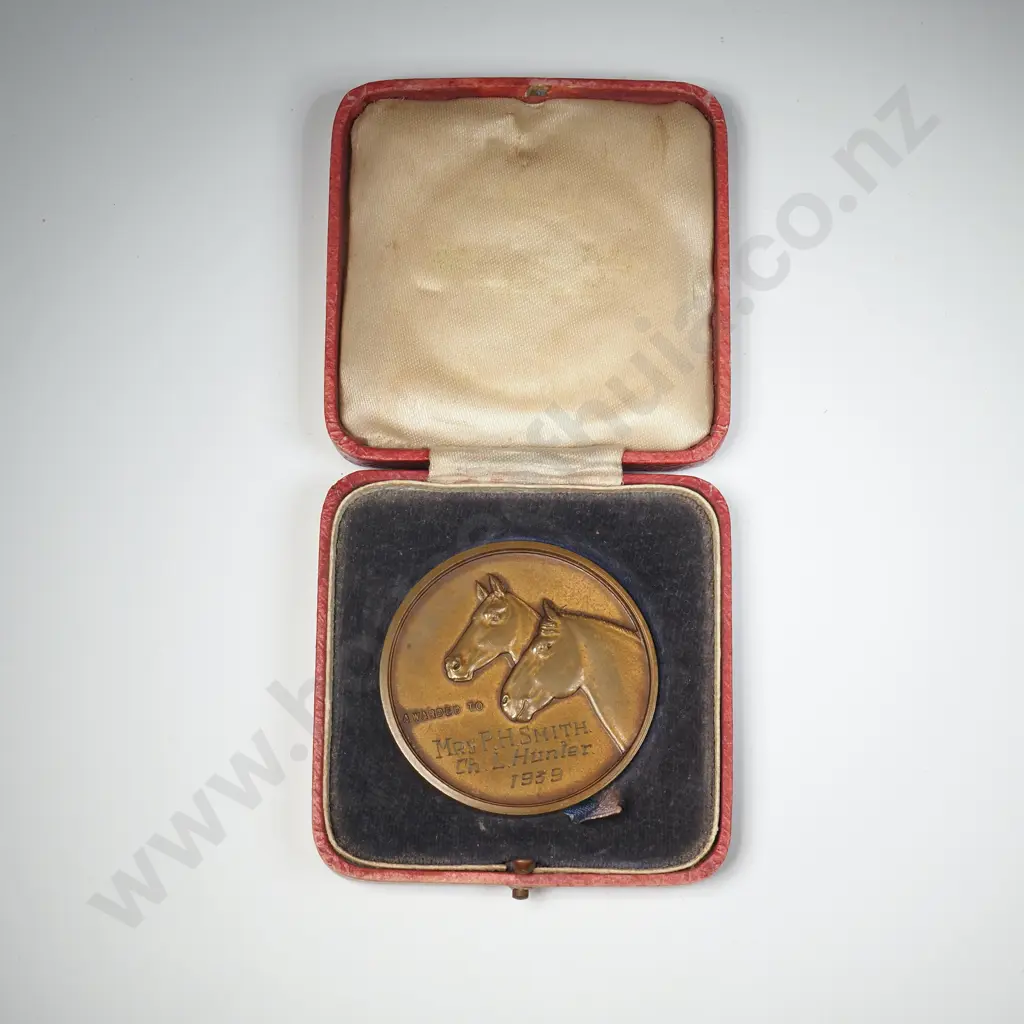 Cased Auckland A & P Medal - 1939 to CL hunter Image 1++